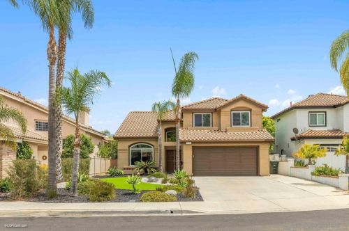 1691 Mountain Pass Cir, Vista, CA 92081-8826