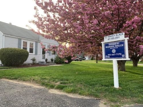 191 Long View Dr, Warwick, RI 02886-7627
