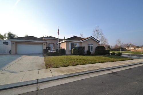 2902 Fairmont Ave, Clovis, CA 93611-5078