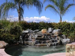 697 Arrowhead Dr, Palm Desert, CA 92211-7511