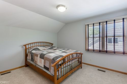 6529 Bentley Ave, Willowbrook IL 60527-1832 exterior