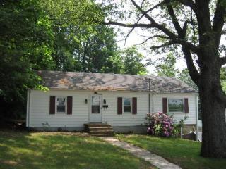 28 Burwell Ave, Southington, CT 06489-3605