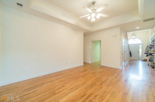 1822 Glenwood Ln, Lithonia, GA 30078-5660