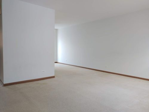 978 Darla Ct, Waukegan, IL 60085-8658