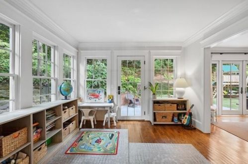 554 Mnr Rdg Dr, Atlanta GA  30305-3512 exterior