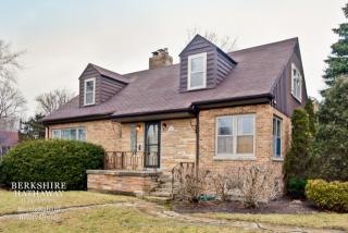 1261 Ash St, Northfield, IL 60093-2105