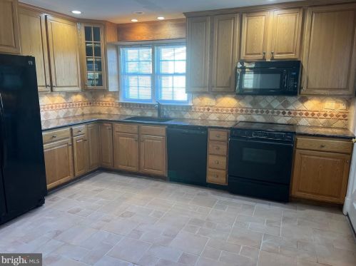 2010 Mill Garden Dr, Fredericksburg, VA 22407-1347
