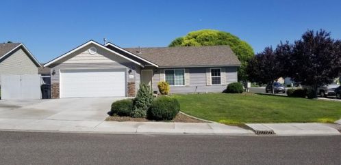 3307 Emerald Downs Ln, Pasco, WA 99301-3164