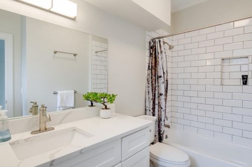 2817 Country Vly Rd, Garland TX  75041-2130 exterior