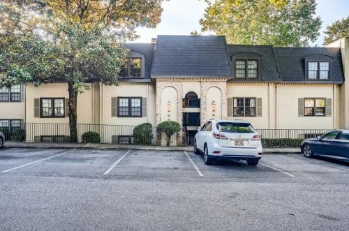 41 Chaumont Sq, Atlanta, GA 30327-1029