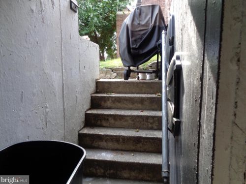 6306 10th St, Philadelphia PA 19133-1511 exterior