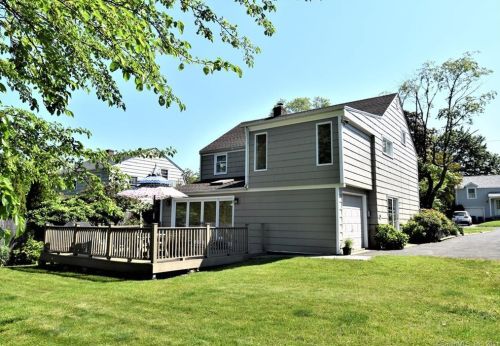 9 Chatham Dr, Norwalk, CT 06854-2501