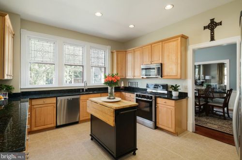 316 Washington Ave, Tavistock NJ 08033-3327 exterior