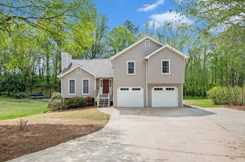 3335 Hummingbird Dr, Holly Springs, GA 30115-4668