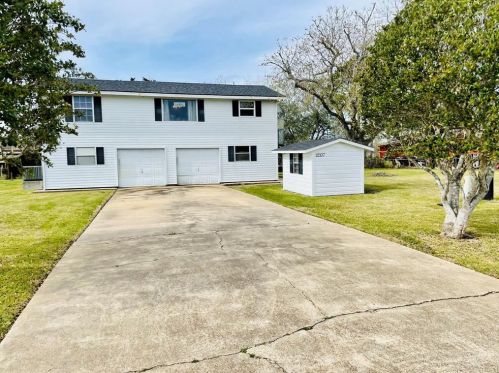 12107 Sandpiper Rd, Angleton TX  77515-8330 exterior