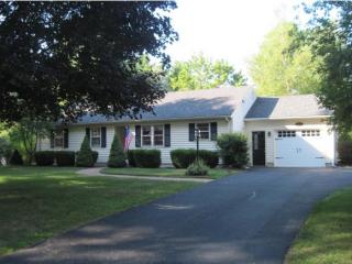 36 River Rd, Stratham, NH 03885-2317
