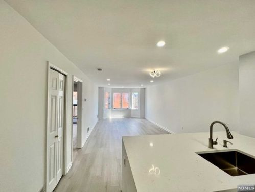 404 Williams Ct, Edgewater NJ  07020-1629 exterior