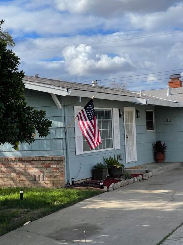 9346 Mark St, Elk Grove, CA 95624-1621