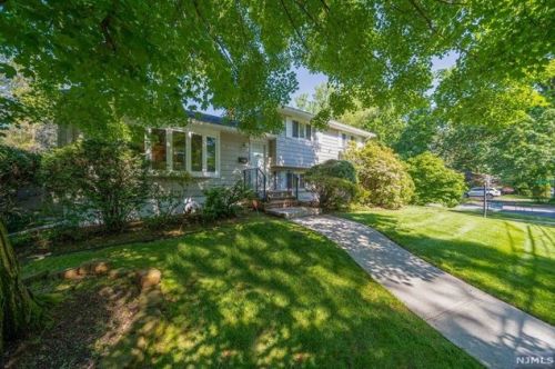 450 Knickerbocker Rd, Dumont, NJ 07628-1316