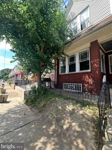 1431 Gilham St, Philadelphia, PA 19111-5501