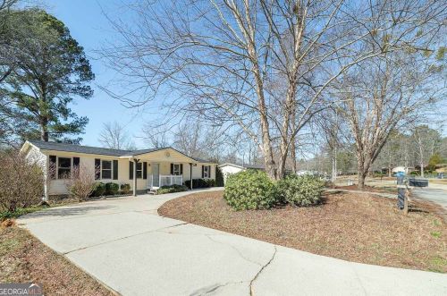252 Lakeview Dr, Locust Grove GA  30248-3820 exterior