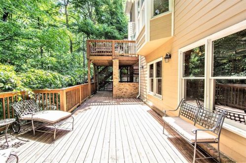 205 Fieldsborn Ct, Atlanta GA  30328-1039 exterior