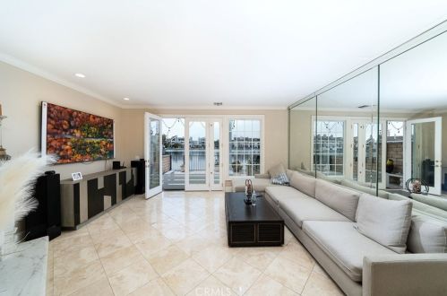 3561 Windspun Dr, Huntington Beach CA  92649-2027 exterior