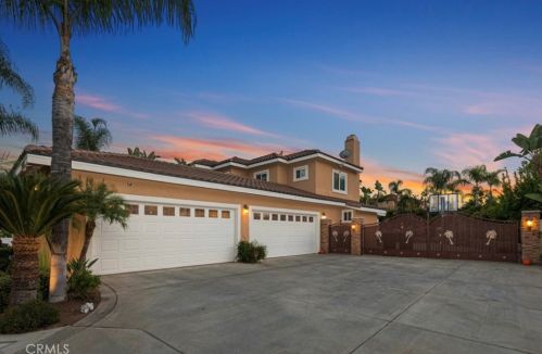 18003 Green Orchard Pl, Riverside CA  92508-8743 exterior