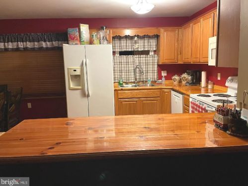859 Shawnee Dr, Harrisburg, PA 17112-9030