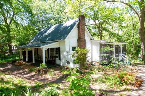 5268 Manor Dr, Stone Mountain, GA 30083-3623