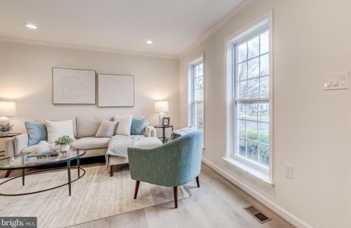 8527 Bauer Dr, Springfield VA  22152-2345 exterior