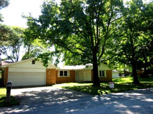 1107 Kirk St, Brownsville, IL 62821-1534