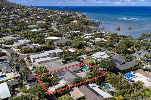 39 Makaweli St, Honolulu HI  96825-2148 exterior