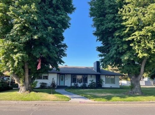 2220 El Capitan Dr, Turlock, CA 95380-3620