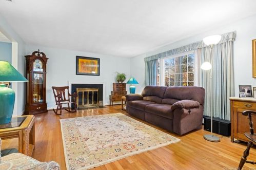 83 Elizabeth St, Wapping, CT 06074-3410