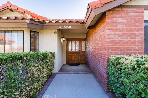 35530 80th St, Juniper Hills, CA 93543-3052