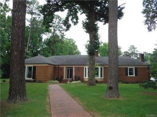 905 Mansion Dr, Hopewell, VA 23860-1923