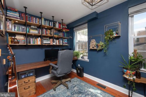 1015 4 St, Philadelphia PA 19147-4106 exterior