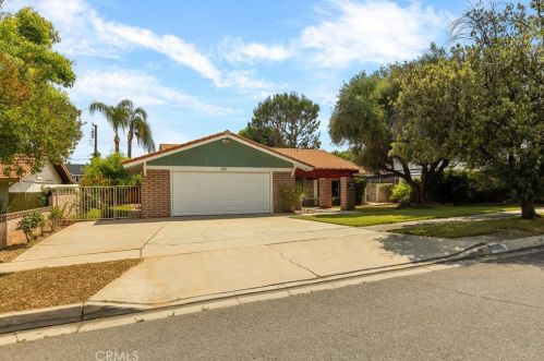 623 Nottingham Dr, Redlands, CA 92373-5766