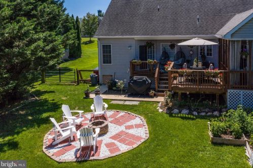 384 Turnberry Dr, Charles Town WV  25414-3930 exterior