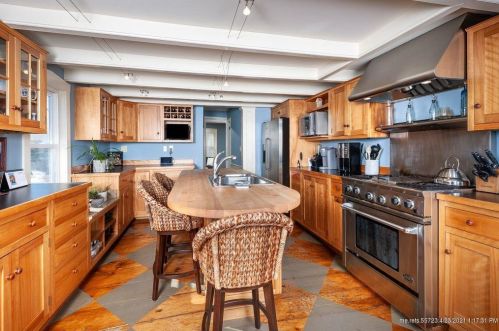 58 Cutts Rd, Kittery, ME 03904-5568