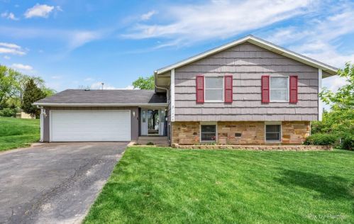 1448 Circle Dr, Glendale Heights, IL 60139-3310