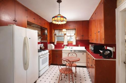 2473 Bywood Dr, Glendale CA  91206-4725 exterior