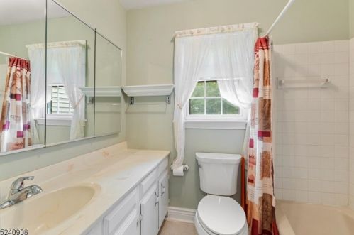 62 Goldfinch Dr, Hackettstown NJ  07840-3008 exterior