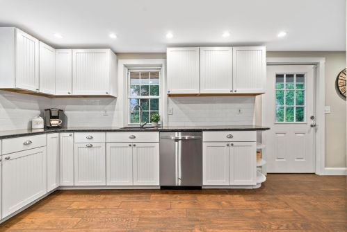 24 Charleston Ave, Londonderry, NH 03053-3595