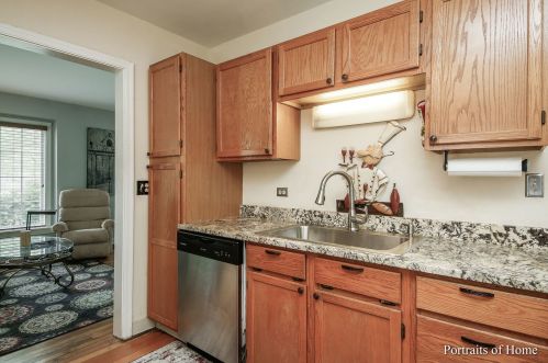 350 55th St, Willowbrook IL  60514-3015 exterior