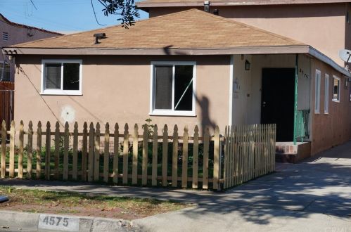 4575 115th St, Hawthorne, CA 90250-2275