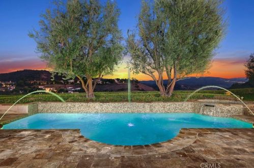 22 Black Falcon, Irvine CA  92603-0420 exterior