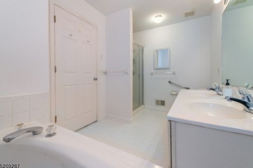7 Sycamore Ln, Dover NJ  07869-3704 exterior