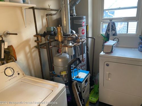 1104 Sewall Ave, Tinton Falls NJ 07712-6450 exterior